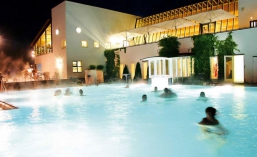 Mondscheinbaden in der Rottal Terme